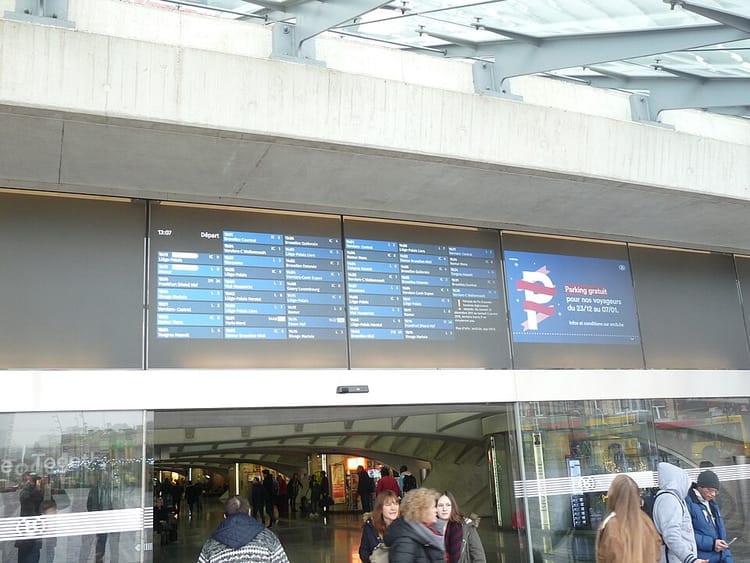 Samsung Display Begins Mass Production of OLED Panels for Laptops