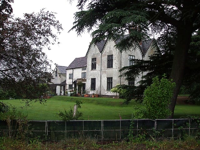 Nothing Phone 3 Debuts With AI-Native Interface and Transparent Design